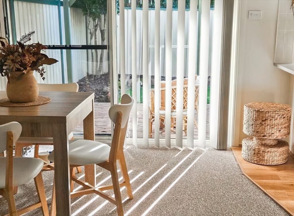 Vertical Blinds – ความเหมาะสมและคุณสมบัติของม่านแนวตั้ง