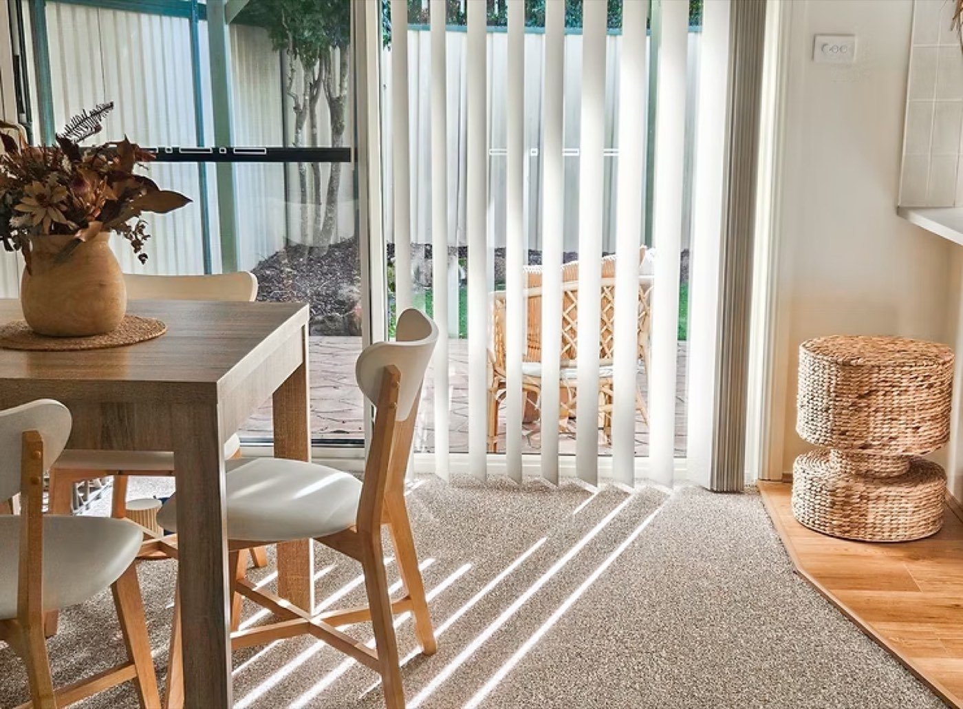 Vertical Blinds – ความเหมาะสมและคุณสมบัติของม่านแนวตั้ง