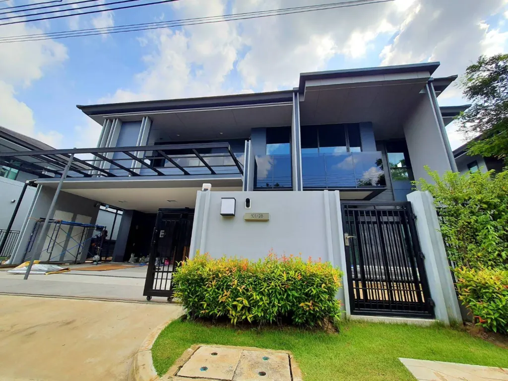 ม.เศรษฐศิริ กรุงเทพกรีฑา
